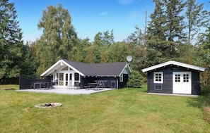 Exterior - Beach front home in Hals with WiFi (Hals)