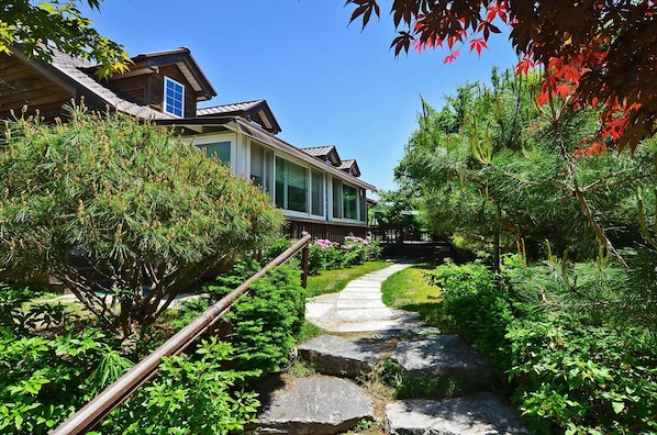 Fachada de la propiedad