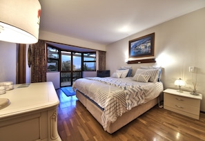 Habitación doble, 1 cama King size, balcón | Insonorización y wifi gratis