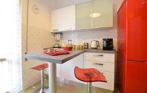 Fridge, stovetop, coffee/tea maker - Amazing apartment in Chiavari with WiFi (Chiavari)