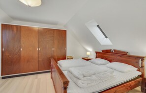 3 bedrooms, travel cot, free WiFi