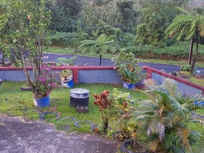 Property grounds - Comfort, Beautiful Scenery, Warmth and Relaxation all mixed into one apartment (Pont Cassé)