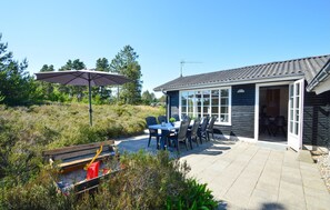 Outdoor dining - Beautiful home in Rømø with kitchen (Rømø)