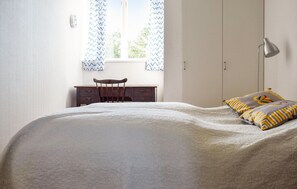 2 bedrooms, travel cot