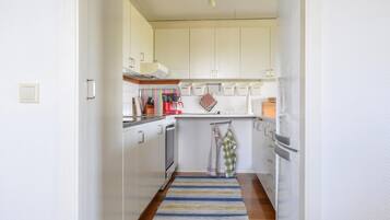 Réfrigérateur, plaque de cuisson, cafetiÚre/bouilloire