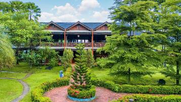 Breakfast, lunch, dinner served; local cuisine