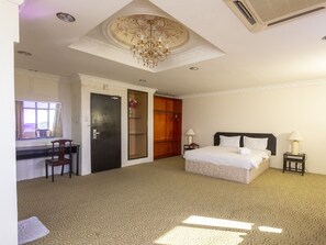 总统套房 | 办公桌、免费 WiFi