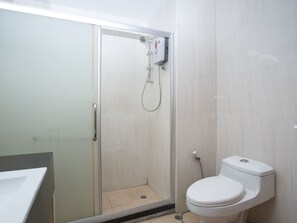 家庭套房 | 浴室 | 淋浴设施、免费洗浴用品、坐浴桶、毛巾