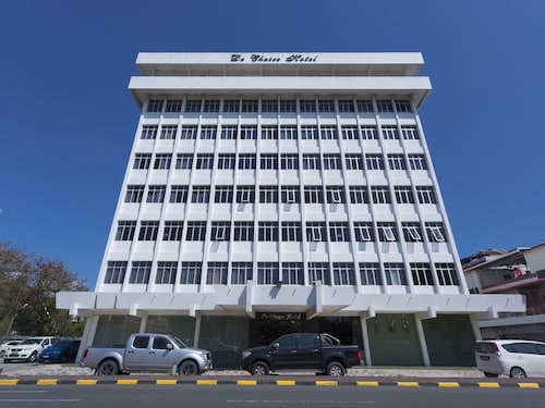 OYO 89619 De Choice Hotel