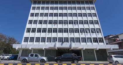 OYO 89619 De Choice Hotel