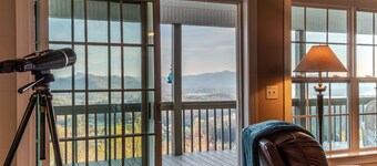 Breathtaking Views of Lake Chatuge & Mountain Harbour Golf Course.