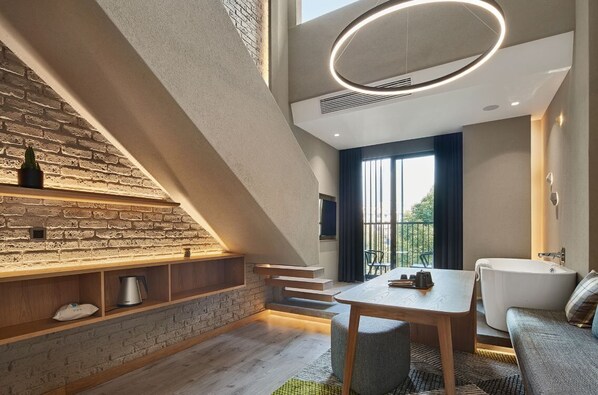 Chambre Double Deluxe | Couette en duvet d'oie, bureau, rideaux occultants