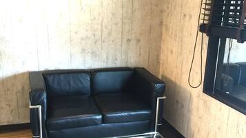 Desk, soundproofing, free WiFi