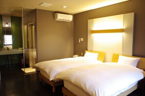 Desk, soundproofing, free WiFi - Bar 39 (Higashihiroshima)