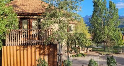 Guest apartment, close to everything! Quiet, friendly neighborhood!