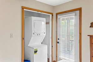 Interior - Heavenly Hideaway - near Red River Gorge, KY (Beattyville)