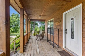 Terrace/patio - Heavenly Hideaway - near Red River Gorge, KY (Beattyville)