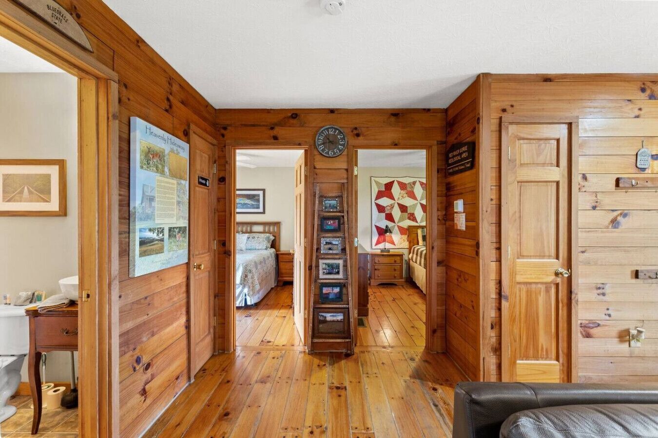 2 bedrooms, desk, WiFi, bed sheets