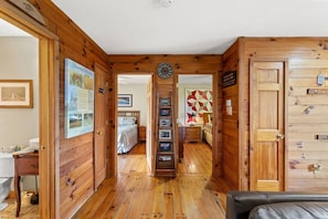 2 slaapkamers, een bureau, wifi, beddengoed