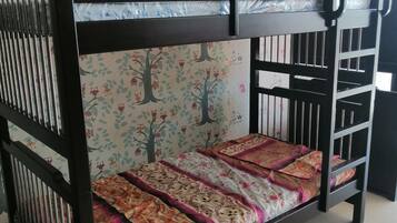 3 bedrooms, laptop workspace, soundproofing, iron/ironing board