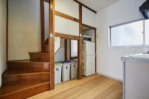 Casa (Private Vacation) | Cozinha privada | Geladeira, micro-ondas, chaleira elétrica