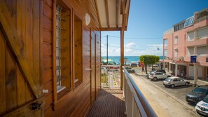 Property grounds - residence vwal o van, beach nearby (Sainte-Anne)
