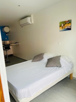 Iron/ironing board, WiFi - residence vwal o van, beach nearby (Sainte-Anne)
