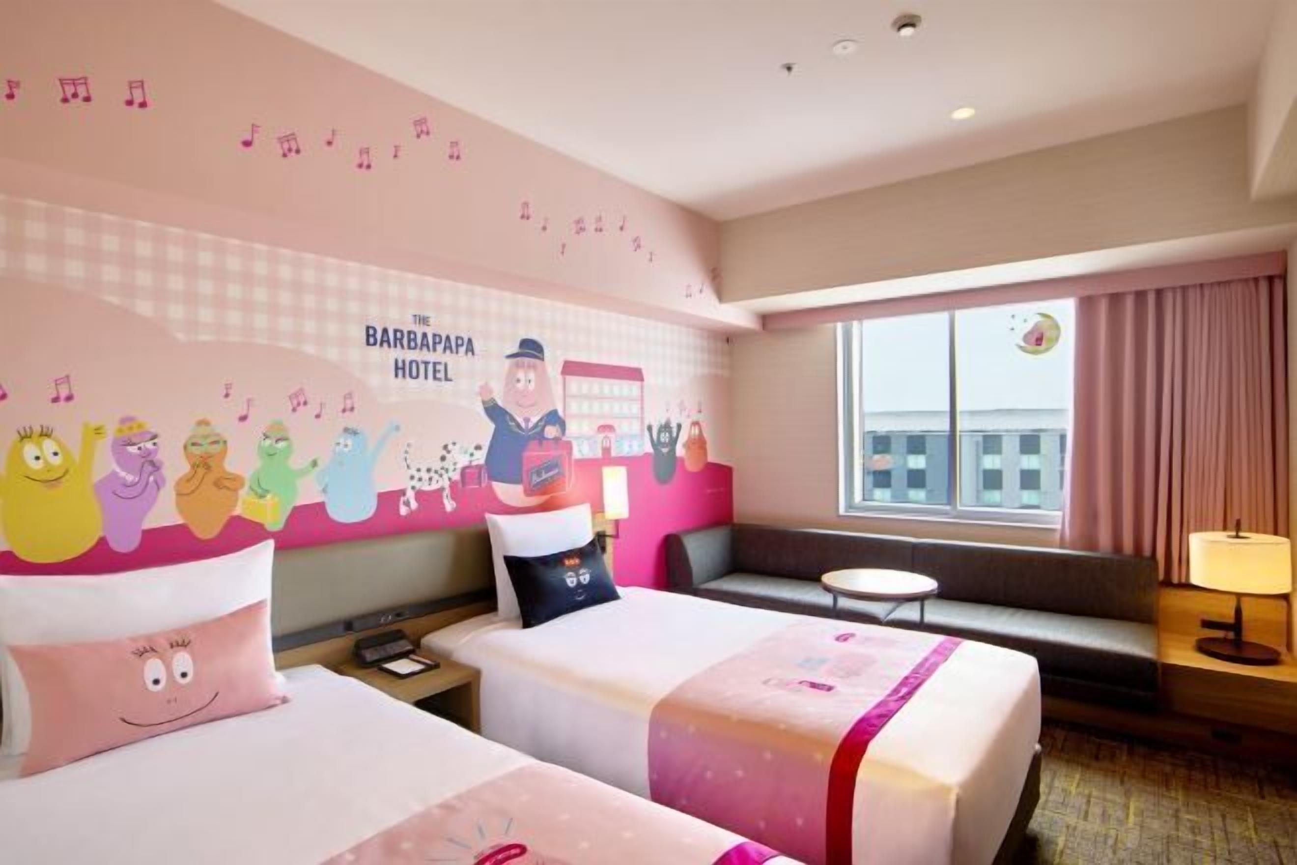 Down duvets, in-room safe, desk, laptop workspace