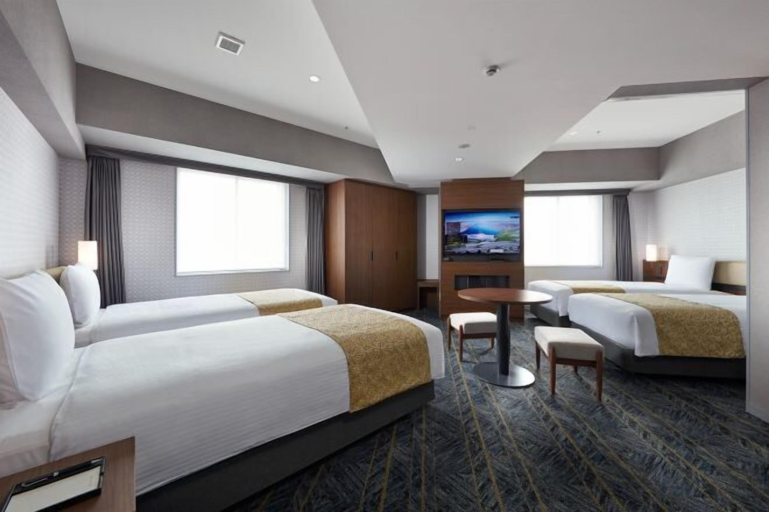 Down duvets, in-room safe, desk, laptop workspace