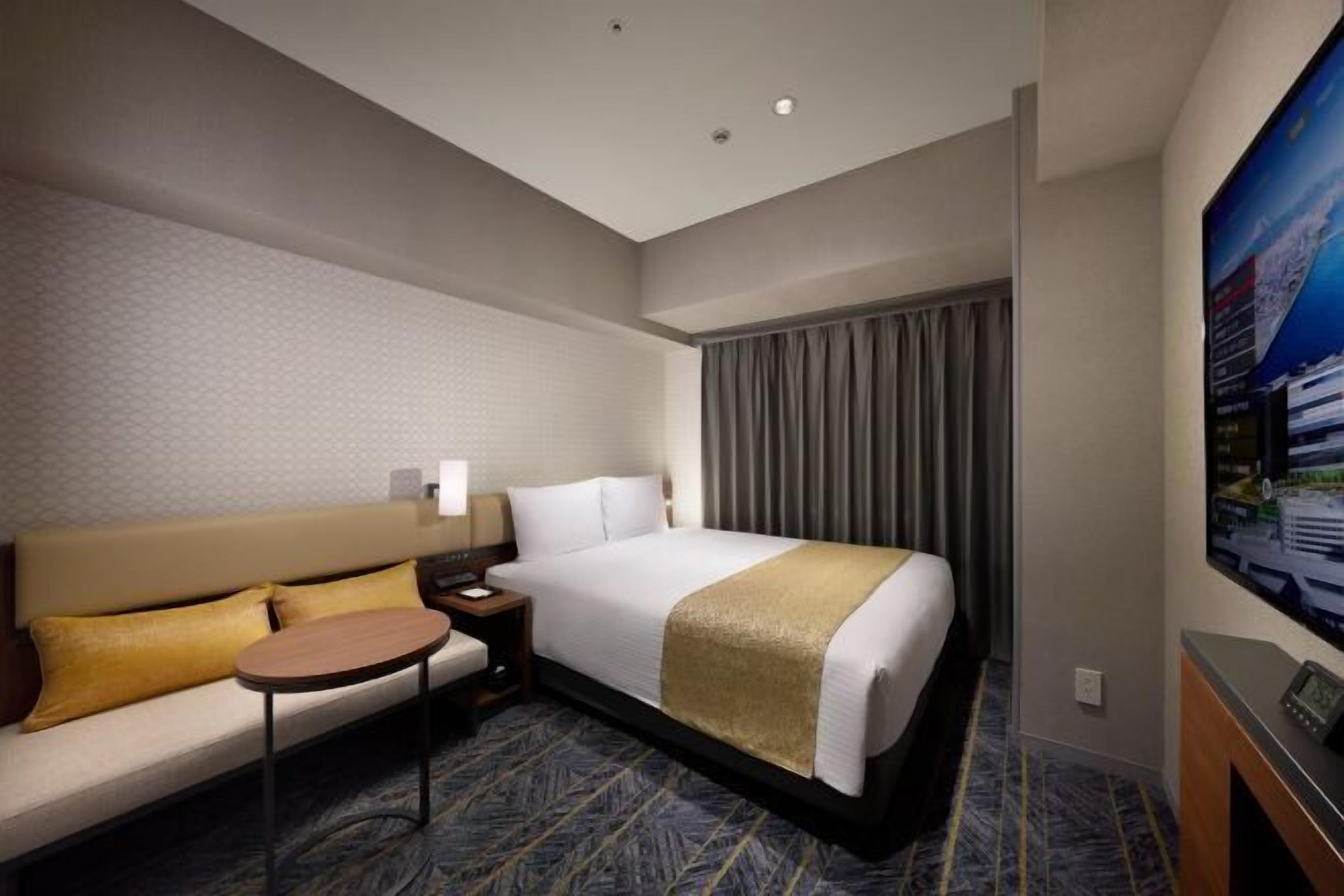 Down duvets, in-room safe, desk, laptop workspace