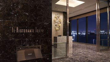 2 restoran, melayani sarapan