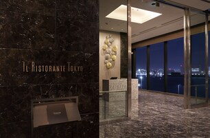 2 か所のレストラン、朝食に営業