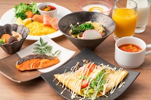 Daily buffet breakfast (JPY 3500 per person)