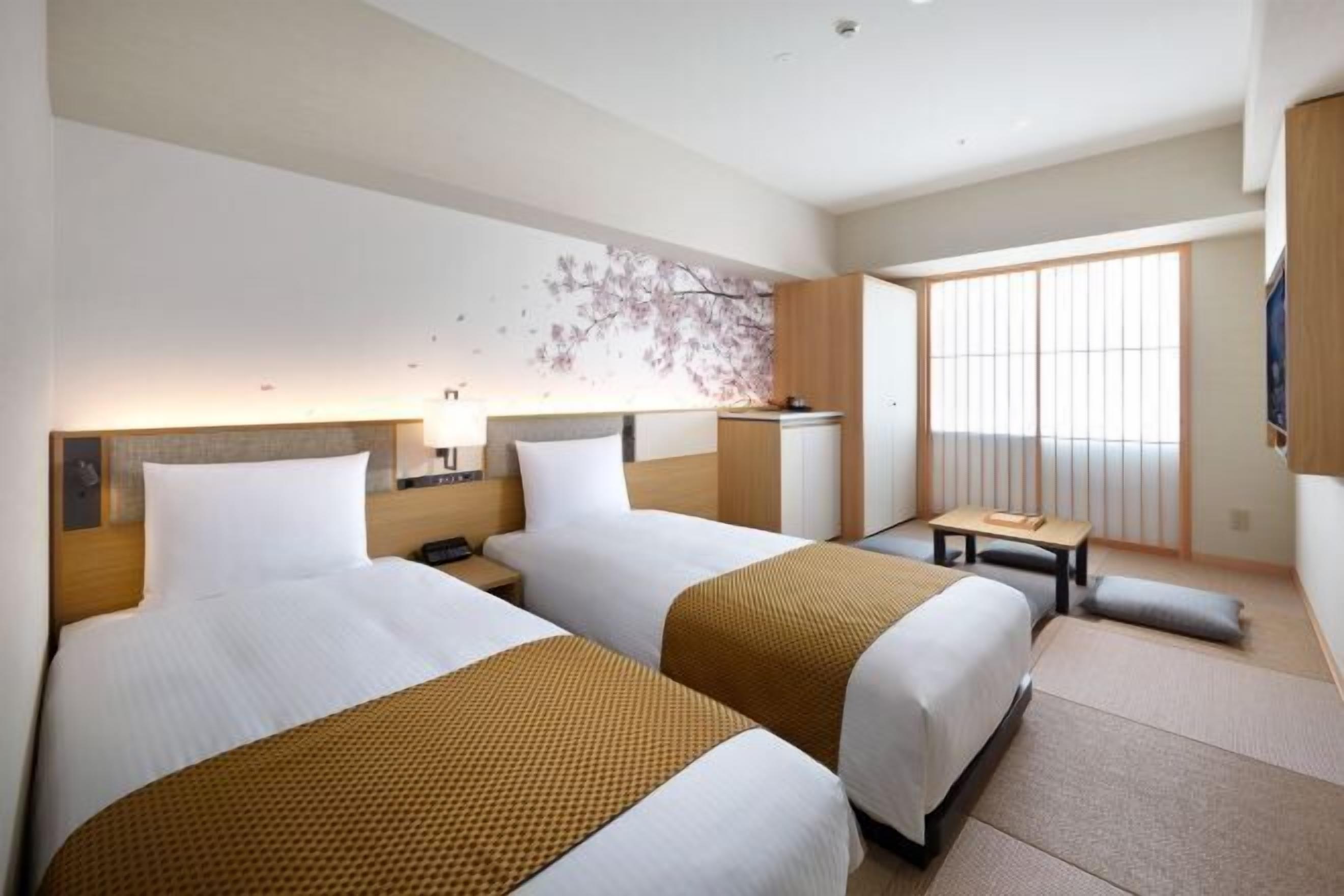 Down duvets, in-room safe, desk, laptop workspace