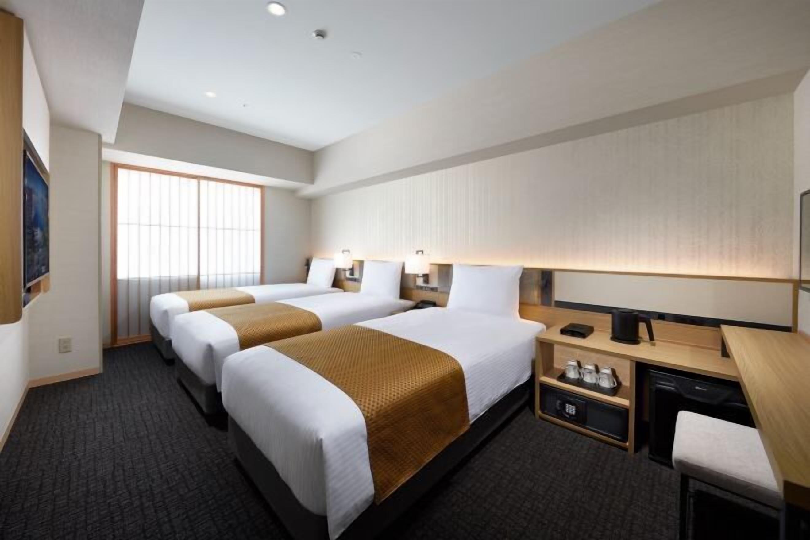 Down duvets, in-room safe, desk, laptop workspace