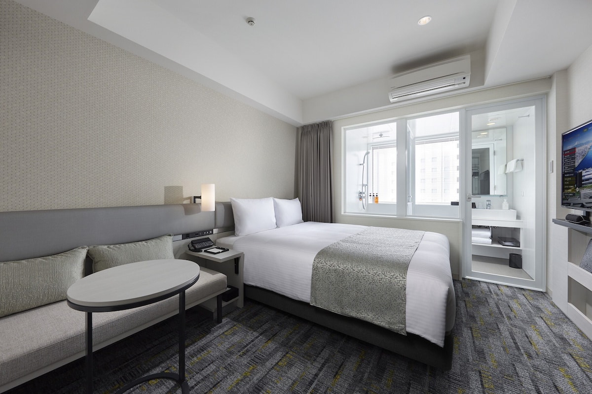 1 bedroom, down duvets, in-room safe, blackout curtains