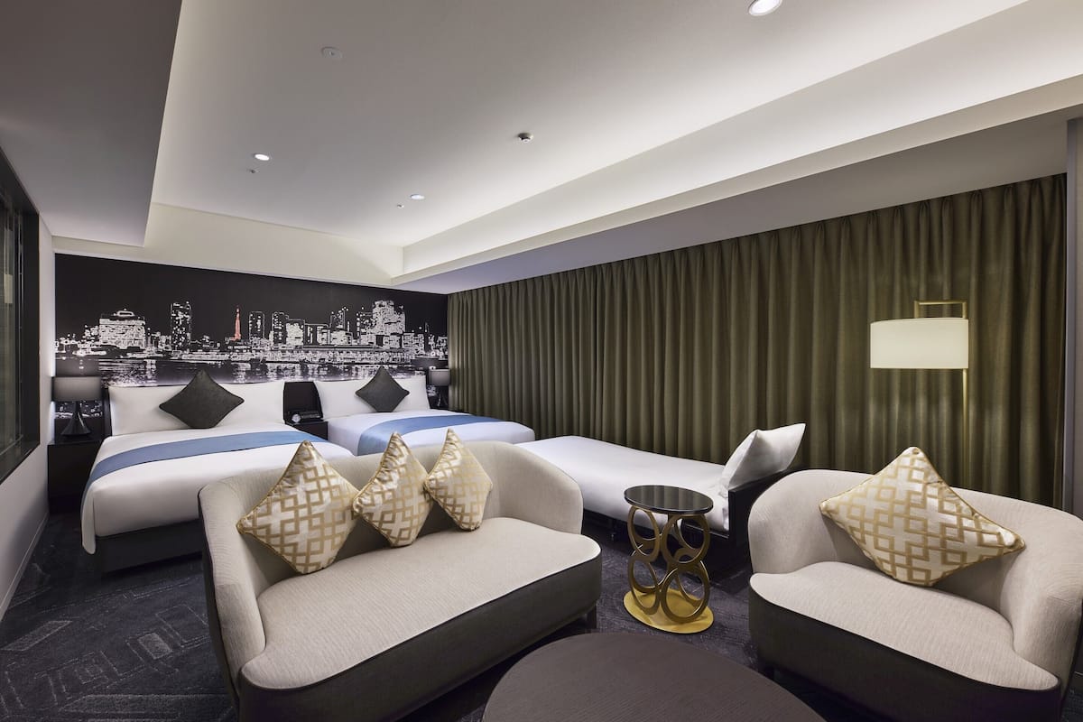 Down comforters, in-room safe, desk, laptop workspace