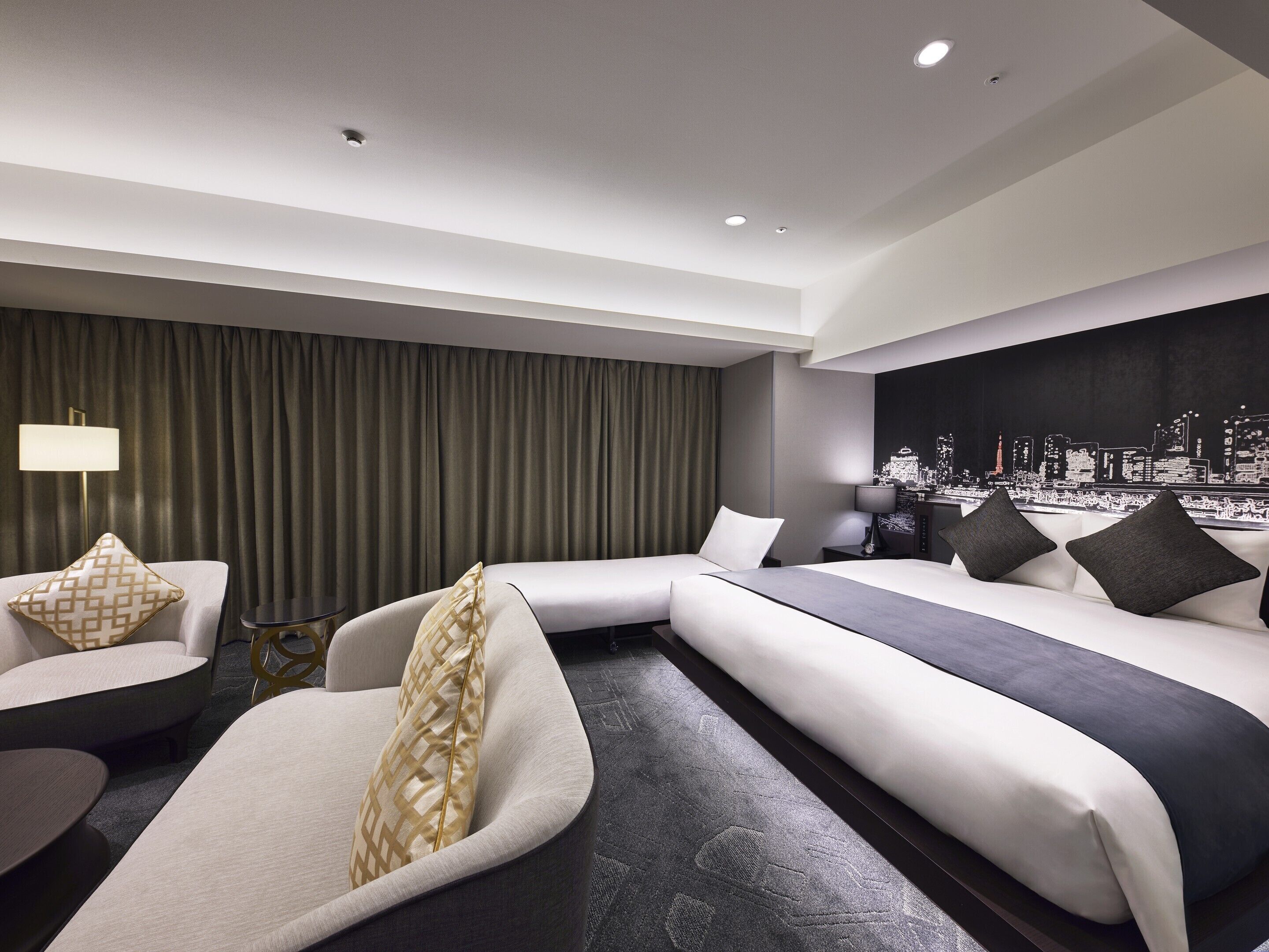 Down comforters, in-room safe, desk, laptop workspace