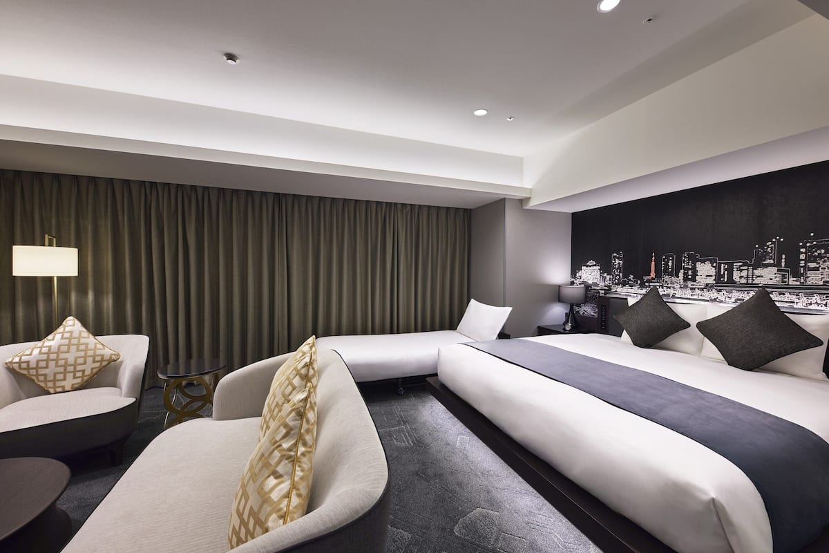 Down comforters, in-room safe, desk, laptop workspace