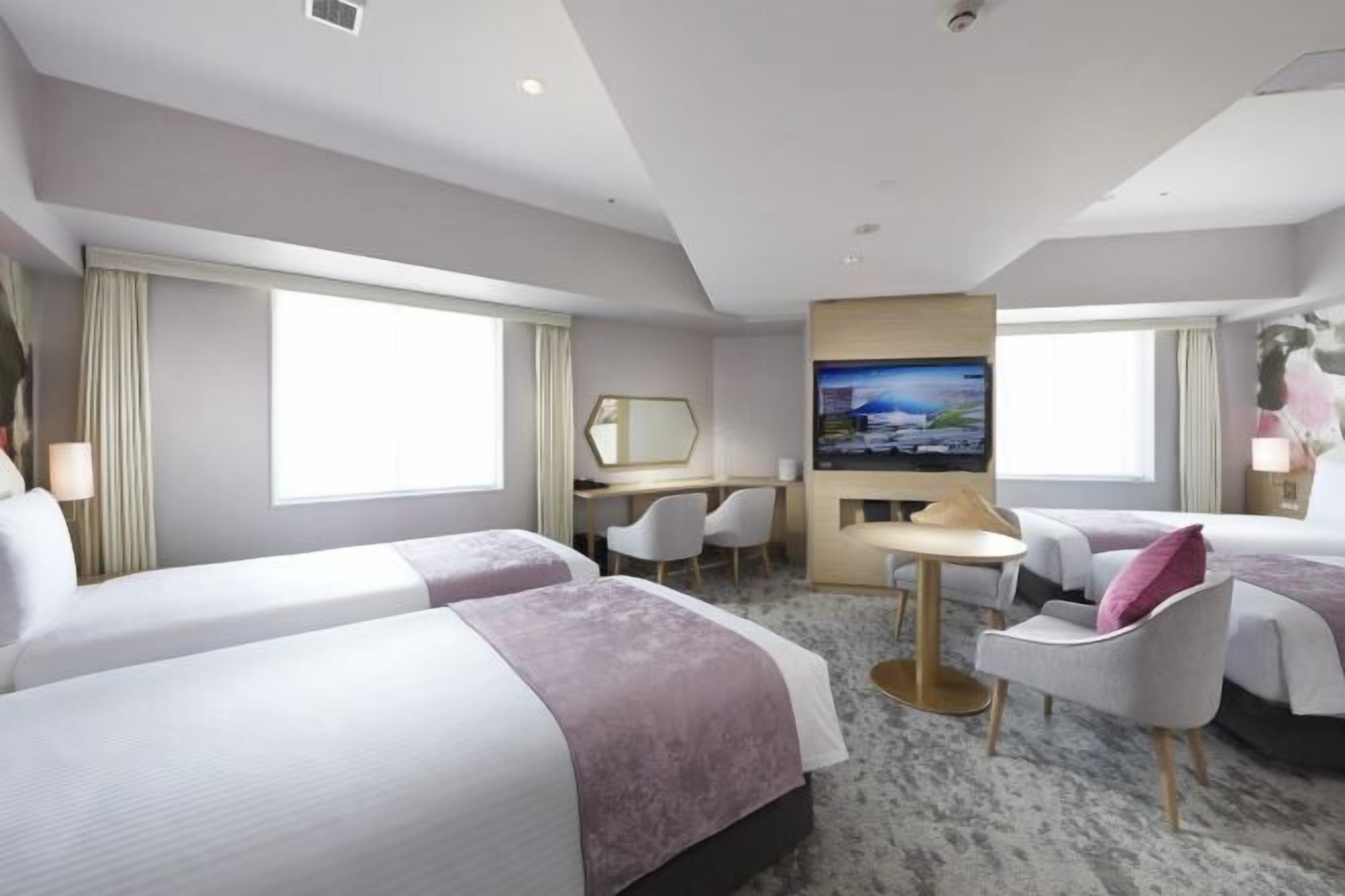 Down duvets, in-room safe, desk, laptop workspace