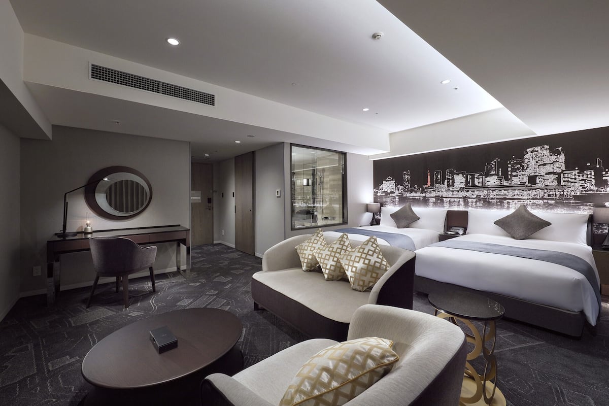 Executive Twin Room, Non Smoking | Down comforters, in-room safe, desk, laptop workspace