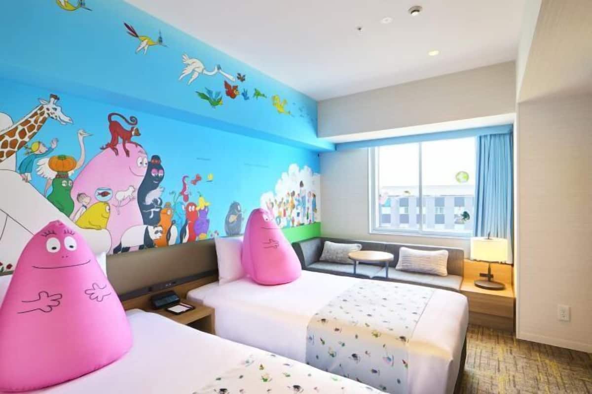 Down duvets, in-room safe, desk, laptop workspace