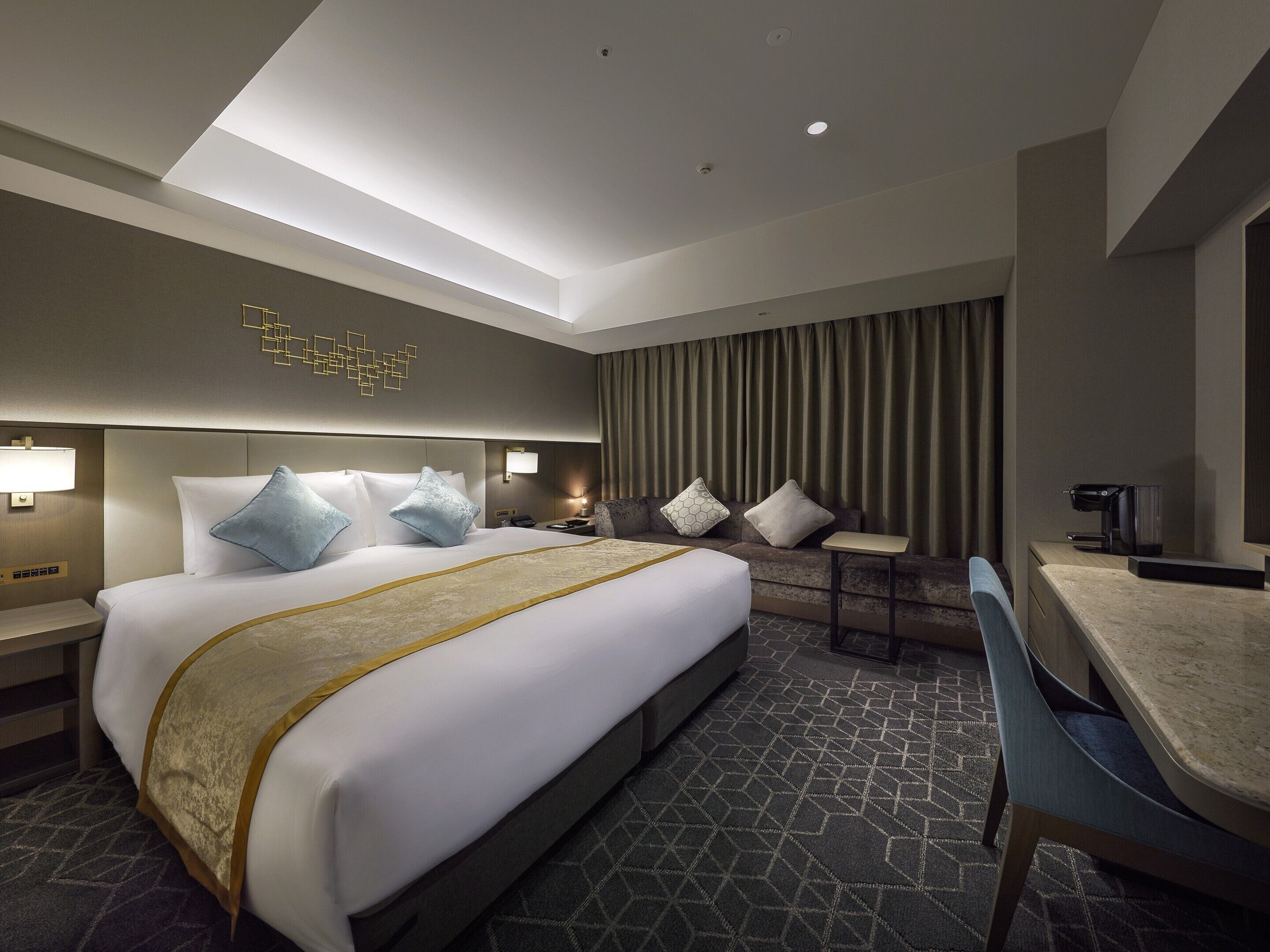 Daunenbettdecken, Zimmersafe, Schreibtisch