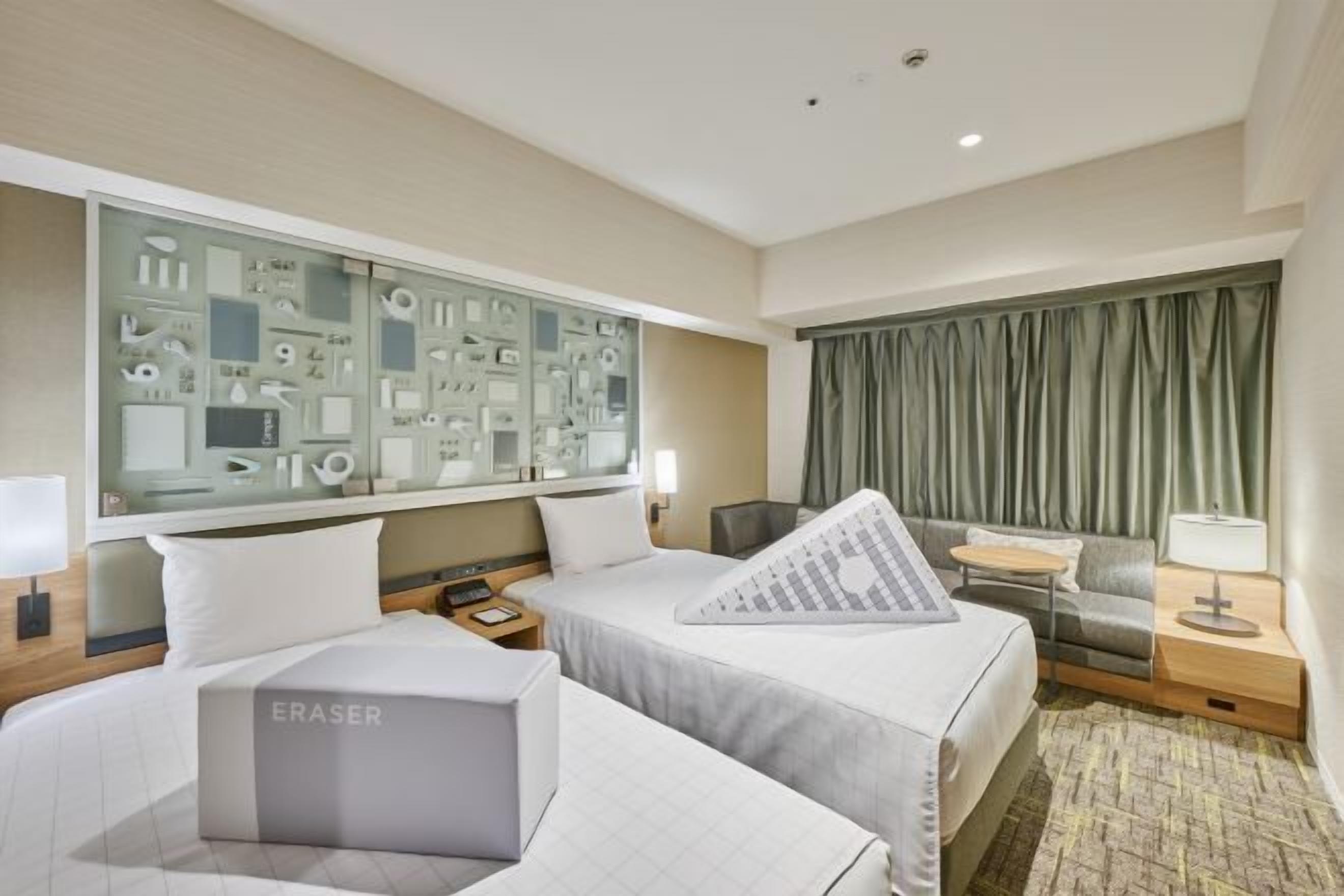 Down duvets, in-room safe, desk, laptop workspace