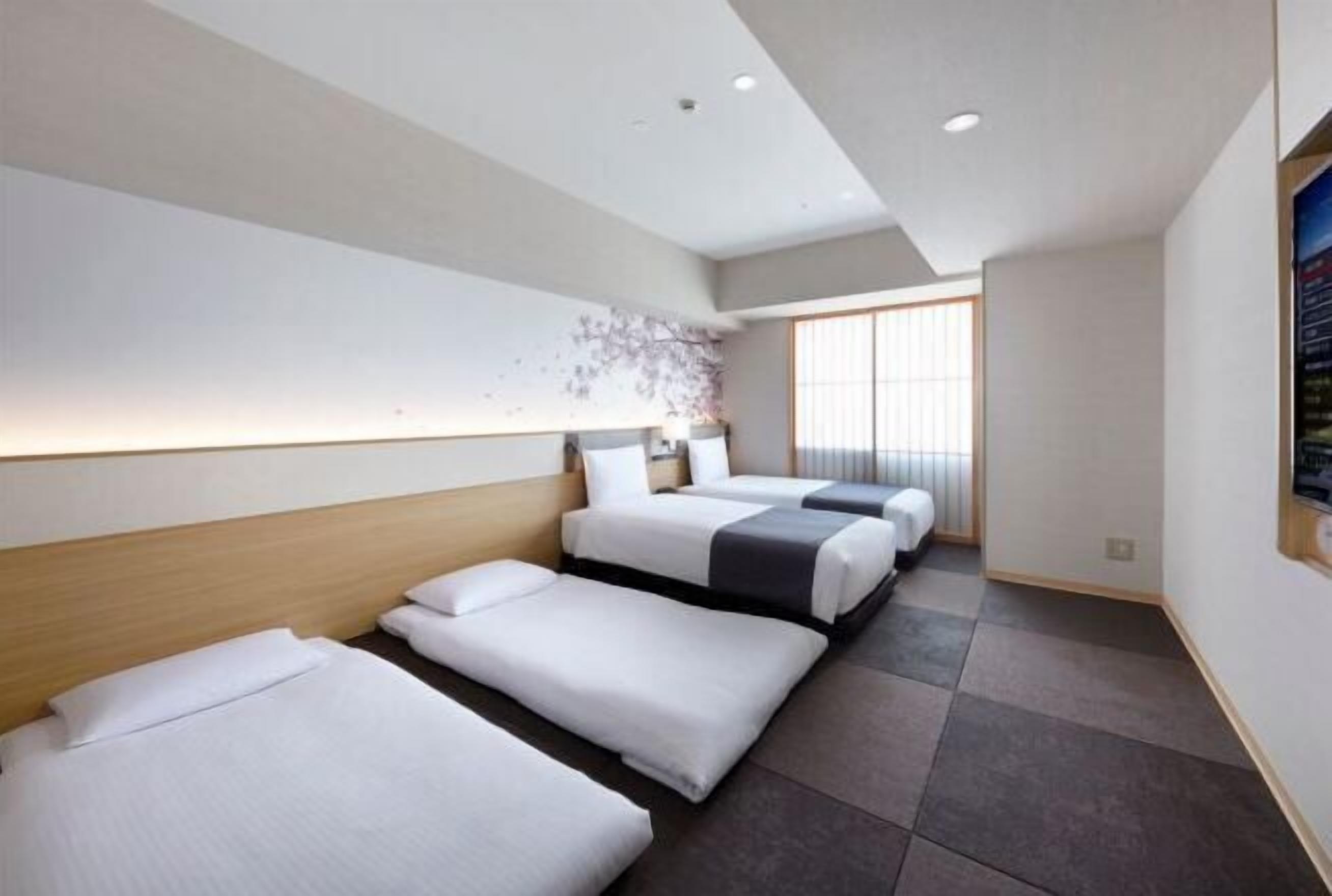 Down duvets, in-room safe, desk, laptop workspace