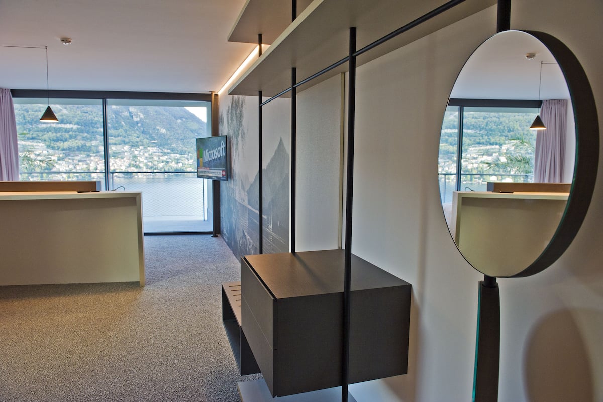 55-inch smart tv with digital channels, tv