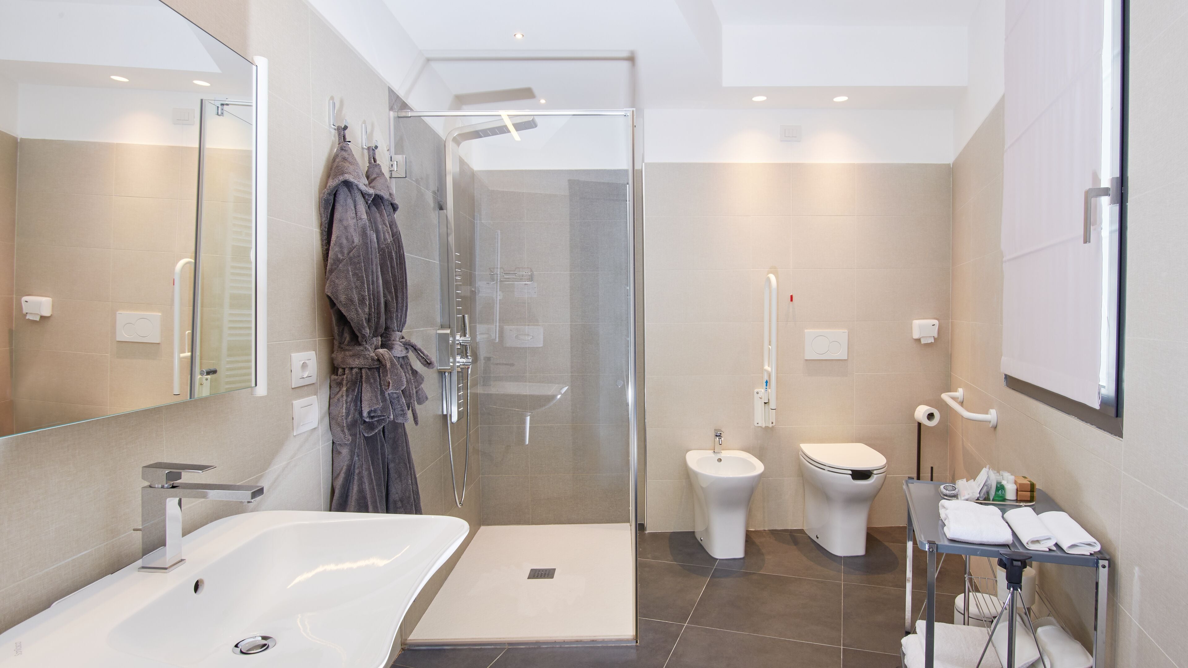 comfort double room, lake view | bathroom | shower, hydromassage showerhead, free toiletries, hair dryer