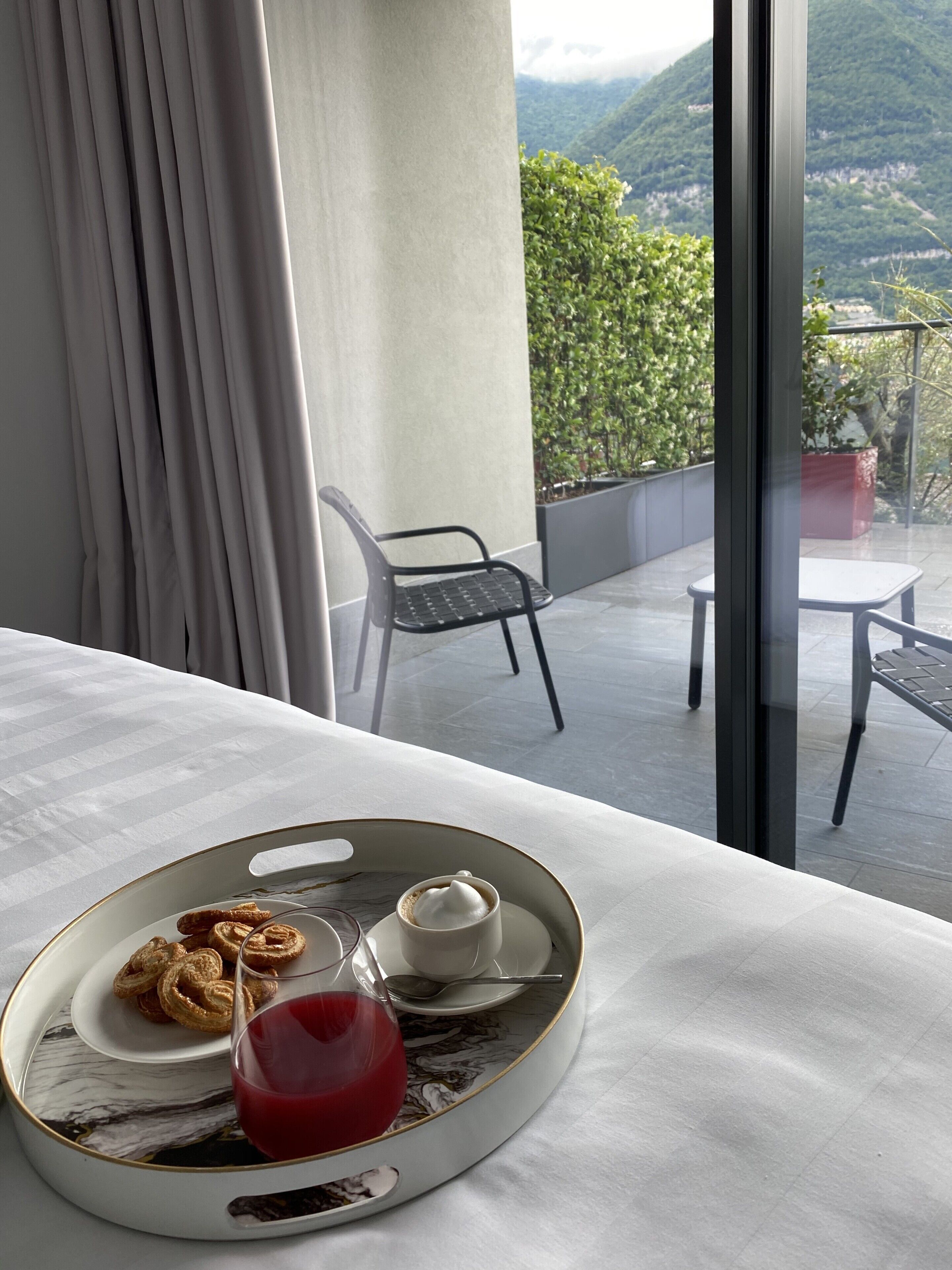 Premium-Zimmer, Seeblick | Essbereich im Zimmer