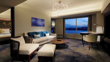 Down comforters, minibar, in-room safe, desk