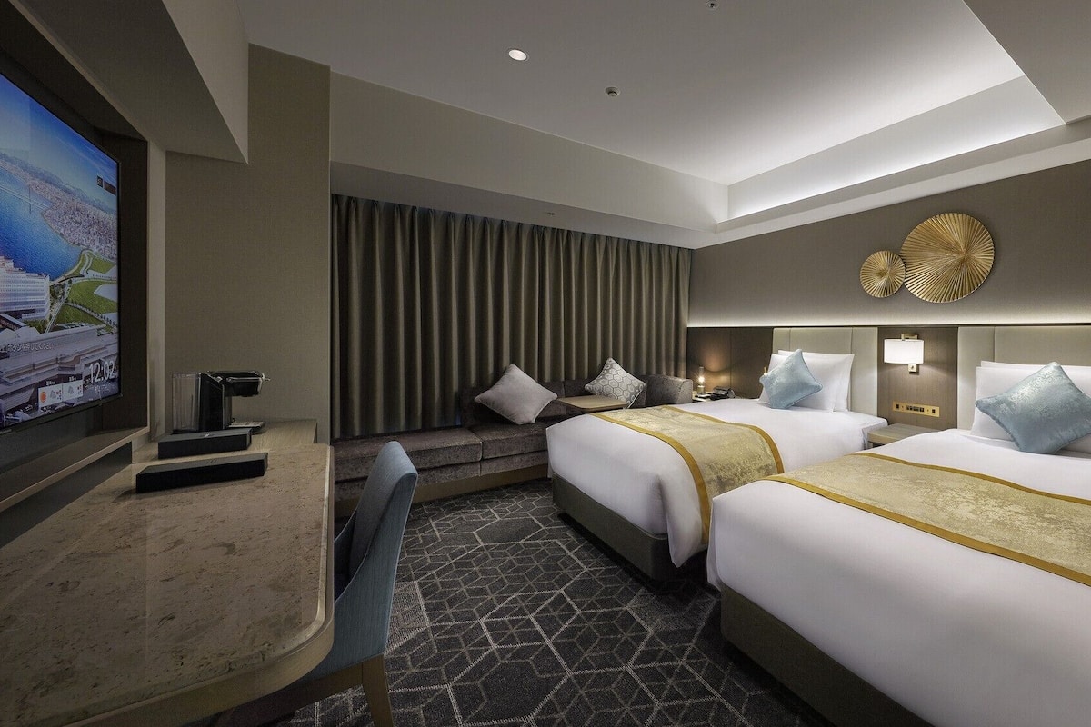 Down duvets, minibar, in-room safe, desk
